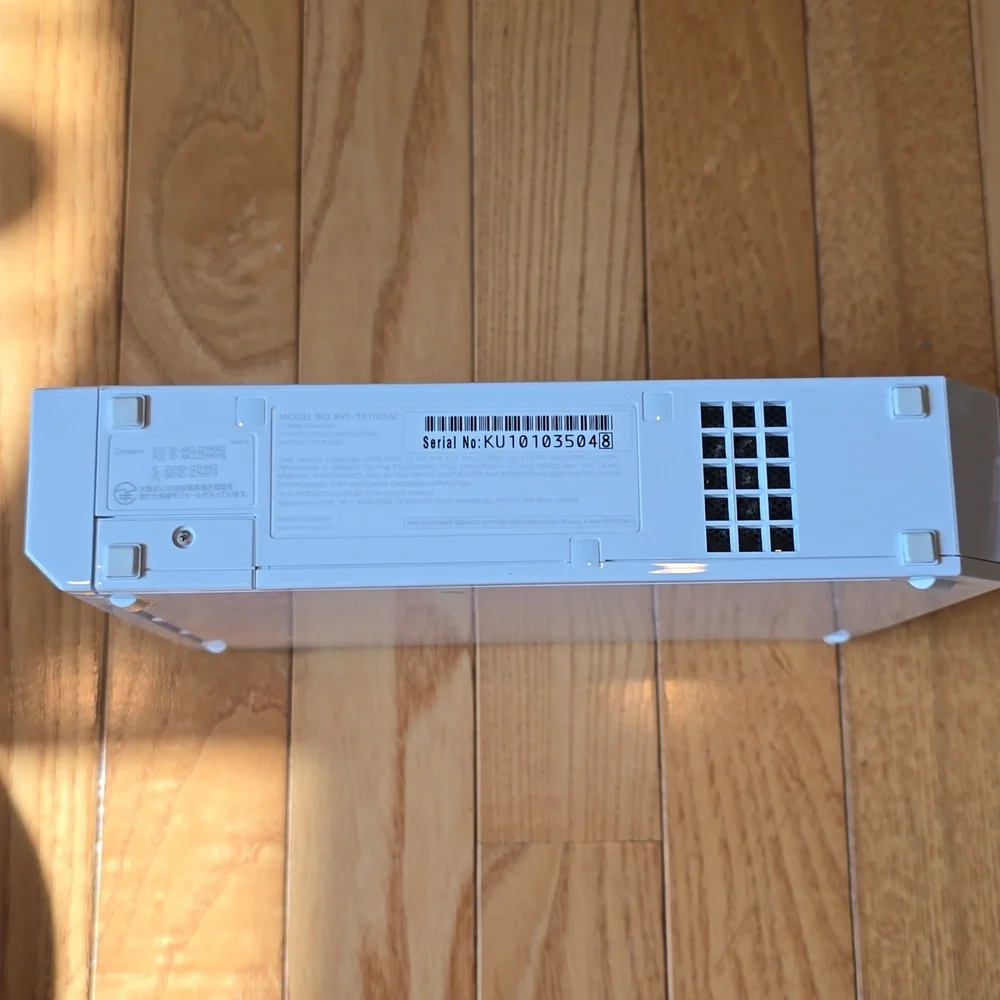 Nintendo Wii + 3 Wii Games Wii Sport Resorts, Just Dance 2014 & 2015. NO REMOTES - Picture 4 of 16